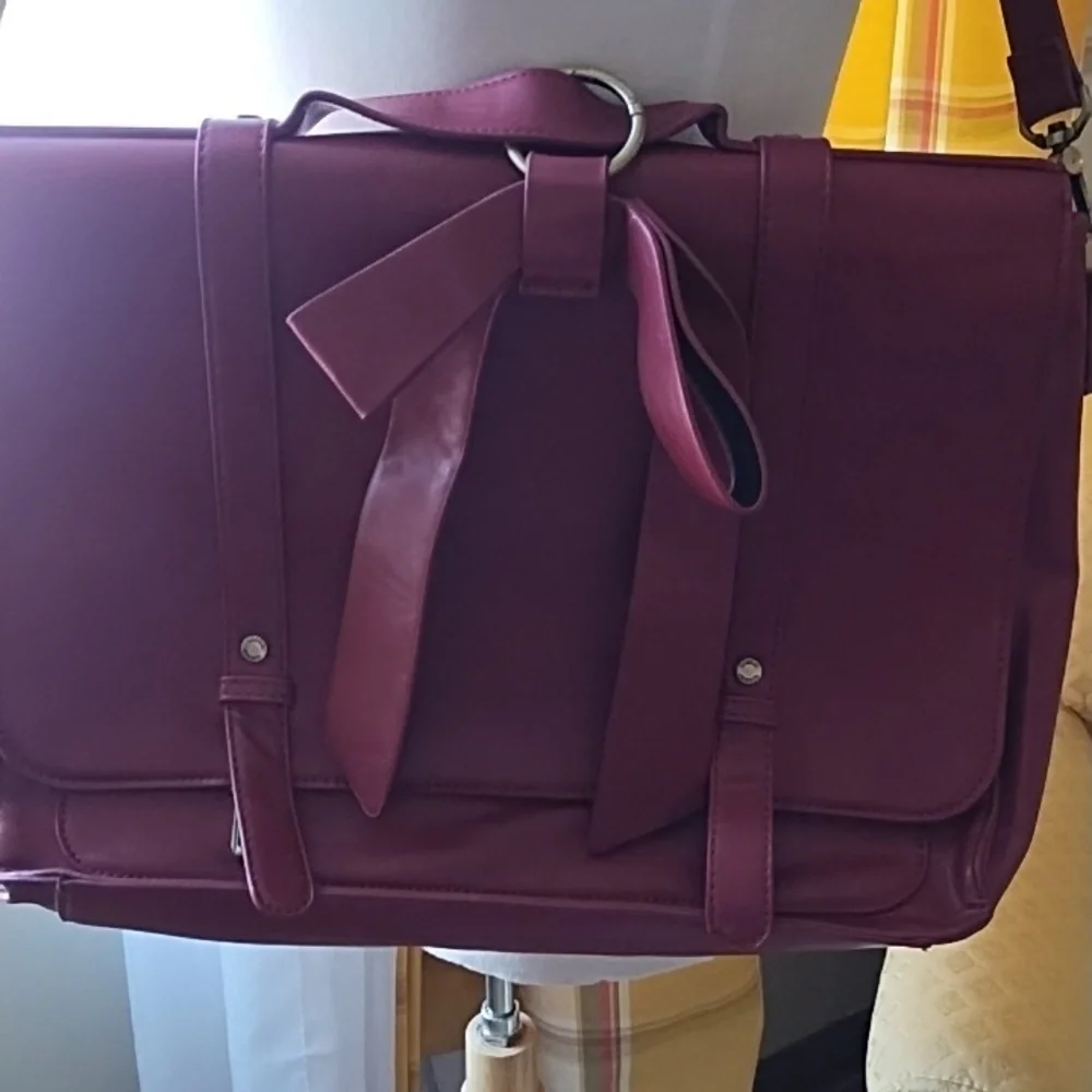 Red faux leather messenger bag/briefcase